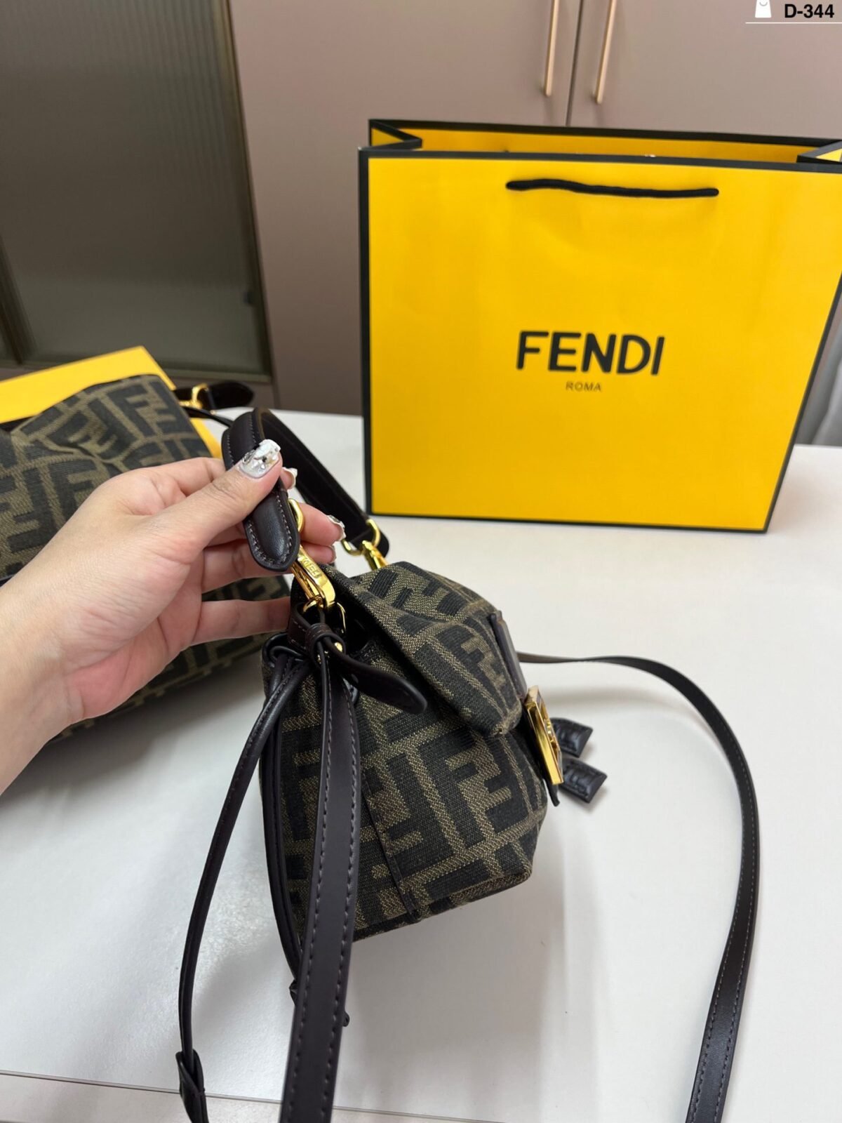 ⁦حقيبة فندي باغيت⁩ - الصورة ⁦6⁩