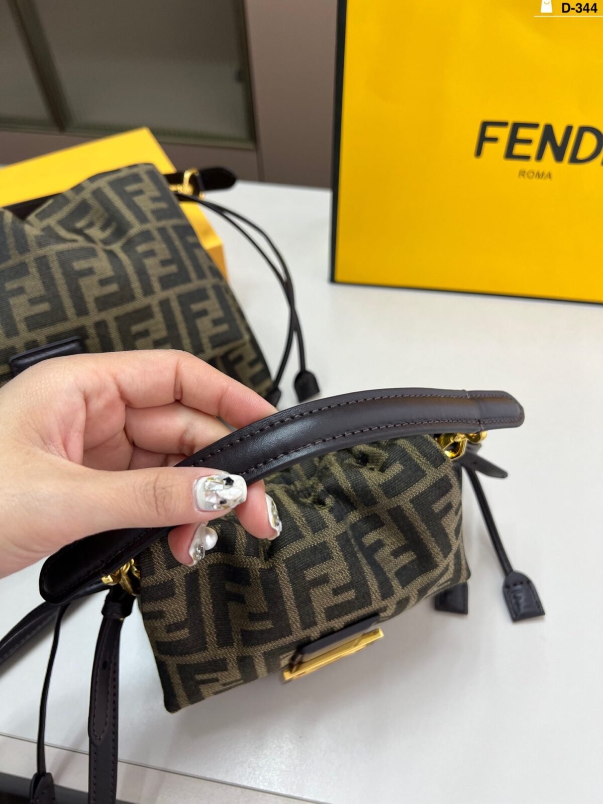 ⁦حقيبة فندي باغيت⁩ - الصورة ⁦8⁩