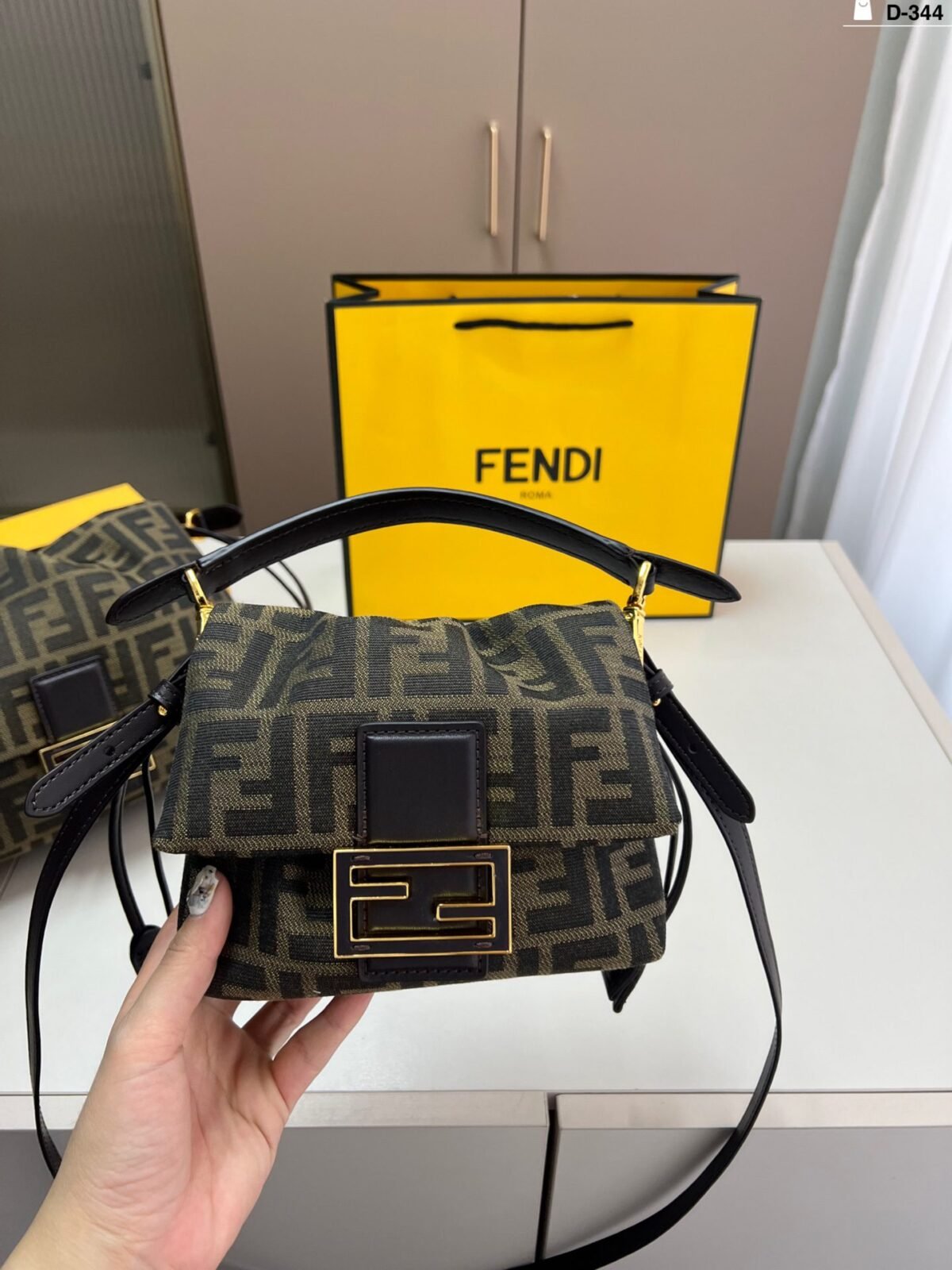 ⁦حقيبة فندي باغيت⁩ - الصورة ⁦3⁩