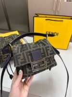 ⁦حقيبة فندي باغيت⁩ - الصورة ⁦2⁩