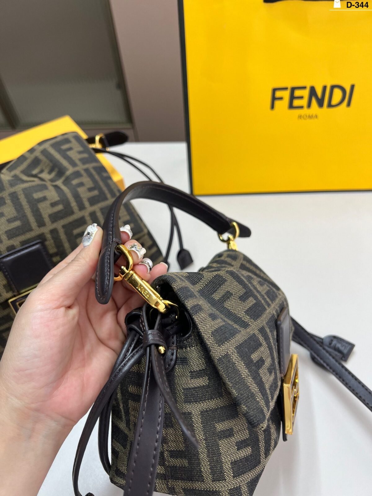 ⁦حقيبة فندي باغيت⁩ - الصورة ⁦7⁩