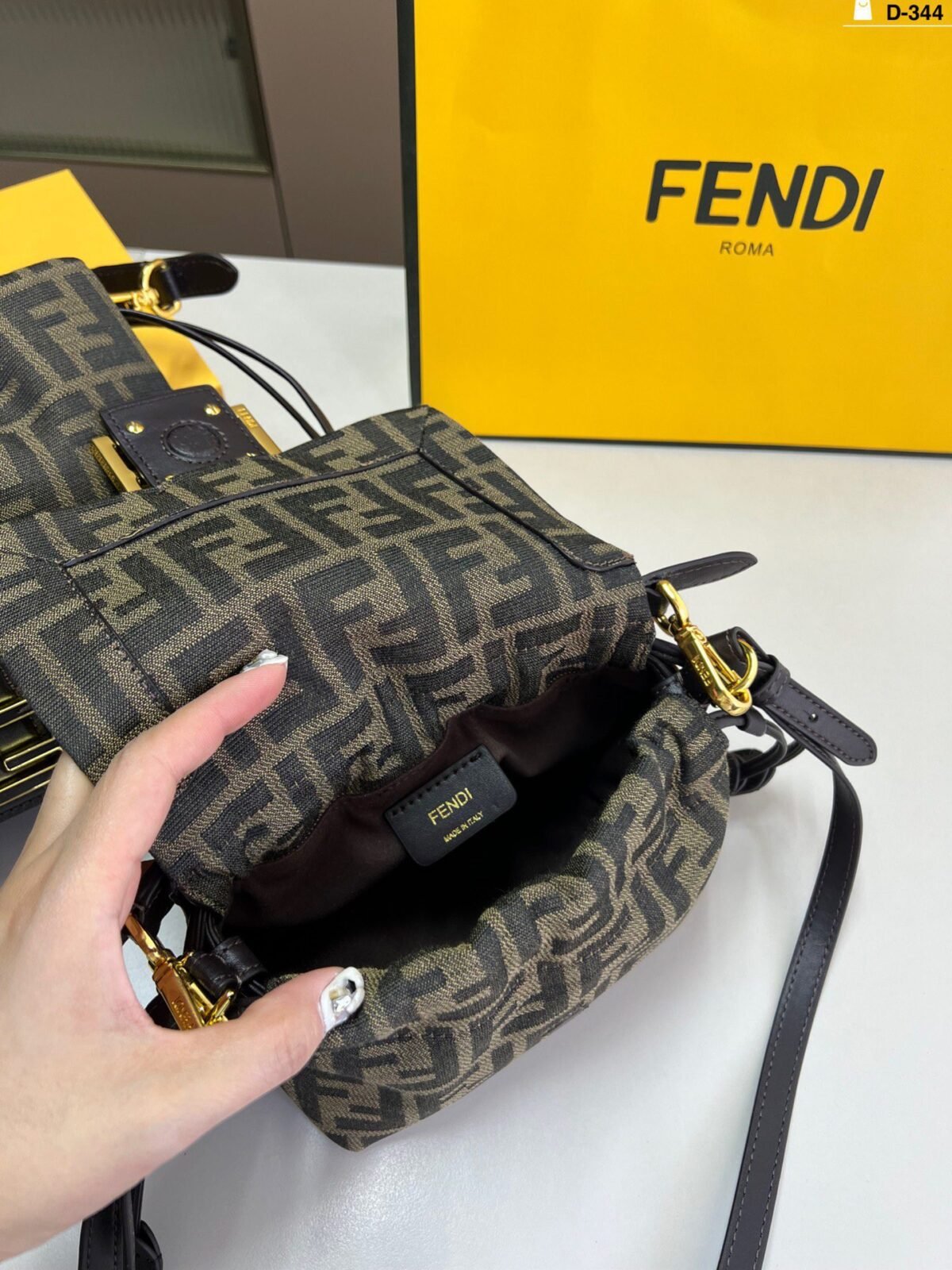 ⁦حقيبة فندي باغيت⁩ - الصورة ⁦5⁩