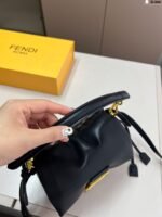 ⁦أحدث حقيبة باغيت من فندي، مقاس 18×15 سم⁩ - الصورة ⁦8⁩