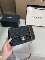 حقيبة شانيل الكلاسيكية المربعة السميكة