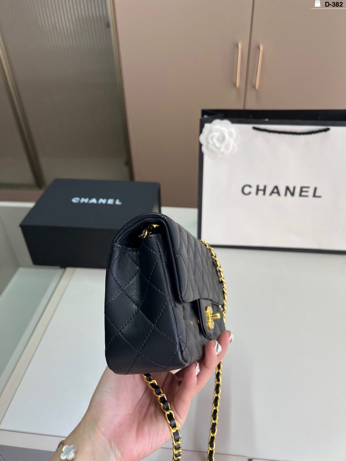 ⁦حقيبة شانيل الكلاسيكية المربعة السميكة⁩ - الصورة ⁦6⁩