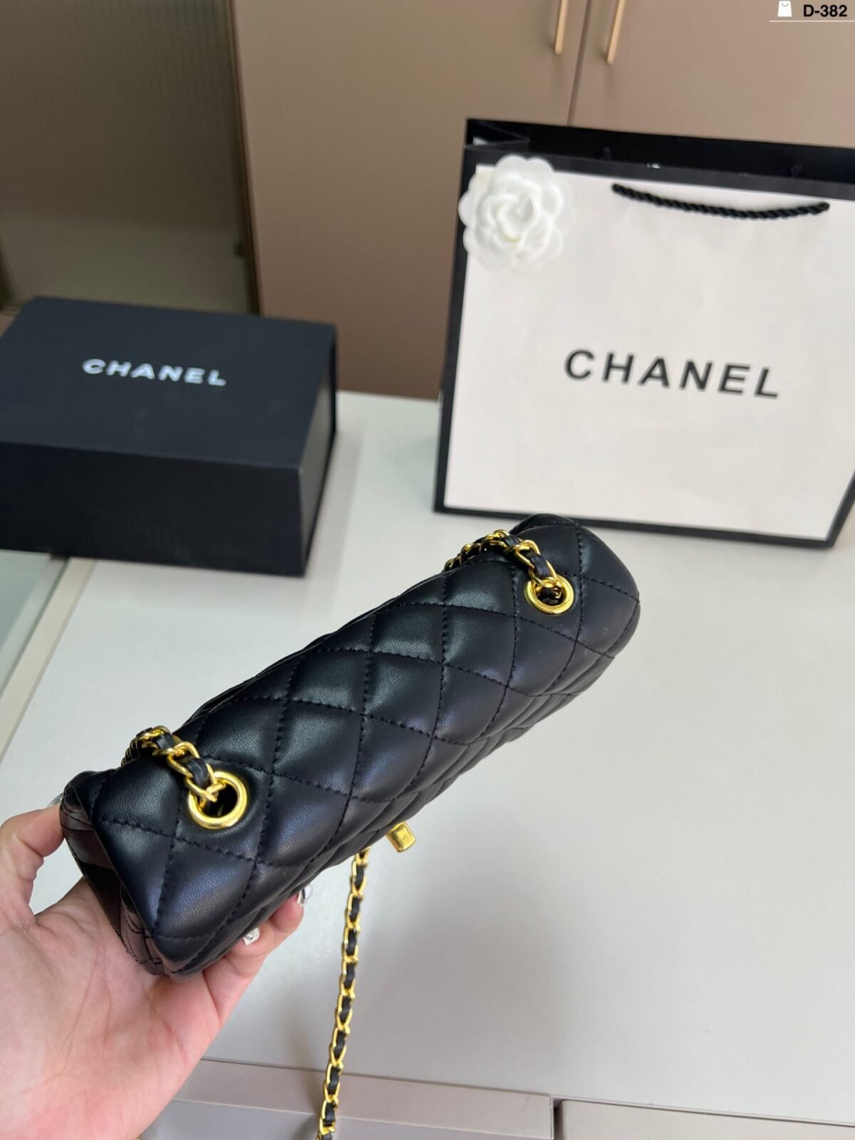 ⁦حقيبة شانيل الكلاسيكية المربعة السميكة⁩ - الصورة ⁦7⁩