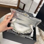 ⁦حقيبة شانيل CF مزينة بالترتر⁩ - الصورة ⁦5⁩