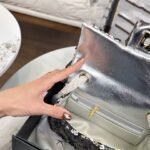 ⁦حقيبة شانيل CF مزينة بالترتر⁩ - الصورة ⁦8⁩