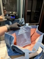 ⁦حقيبة توت من قماش الدنيم من Acne Studios⁩ - الصورة ⁦5⁩