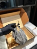 ⁦حقيبة لويس فويتون من الدنيم⁩ - الصورة ⁦5⁩