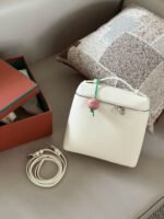 ⁦حقيبة الظهر من Loro Piana⁩ - الصورة ⁦2⁩