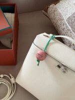 ⁦حقيبة الظهر من Loro Piana⁩ - الصورة ⁦3⁩