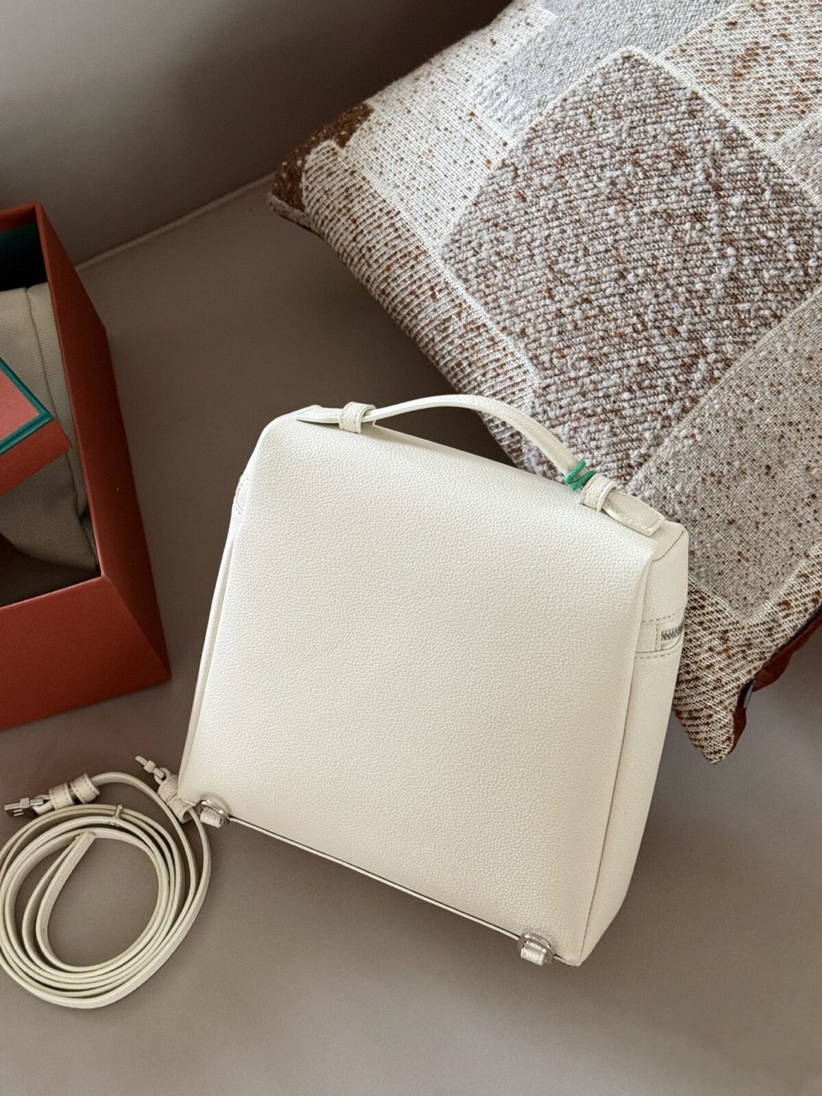 ⁦حقيبة الظهر من Loro Piana⁩ - الصورة ⁦5⁩