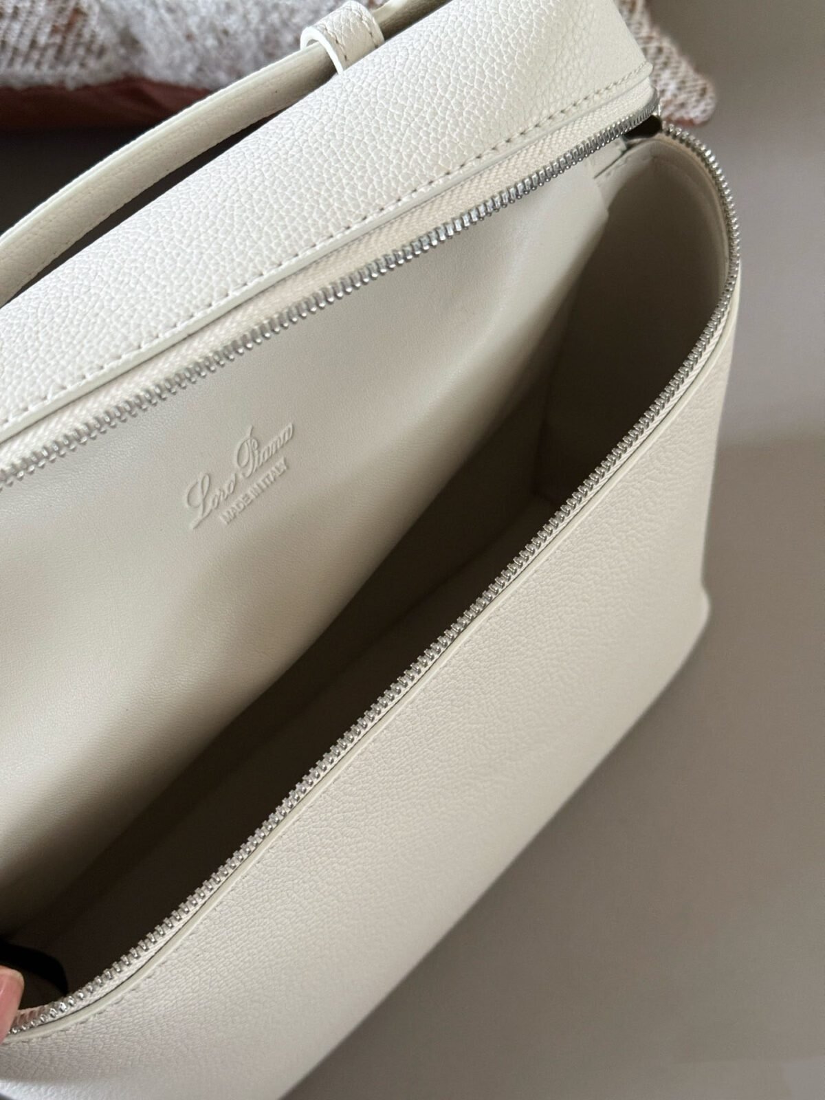 ⁦حقيبة الظهر من Loro Piana⁩ - الصورة ⁦8⁩