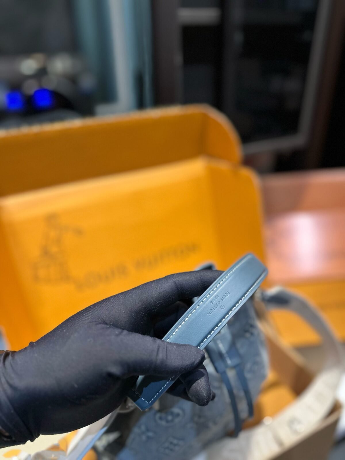 ⁦حقيبة دلو جينز من لويس فويتون⁩ - الصورة ⁦8⁩