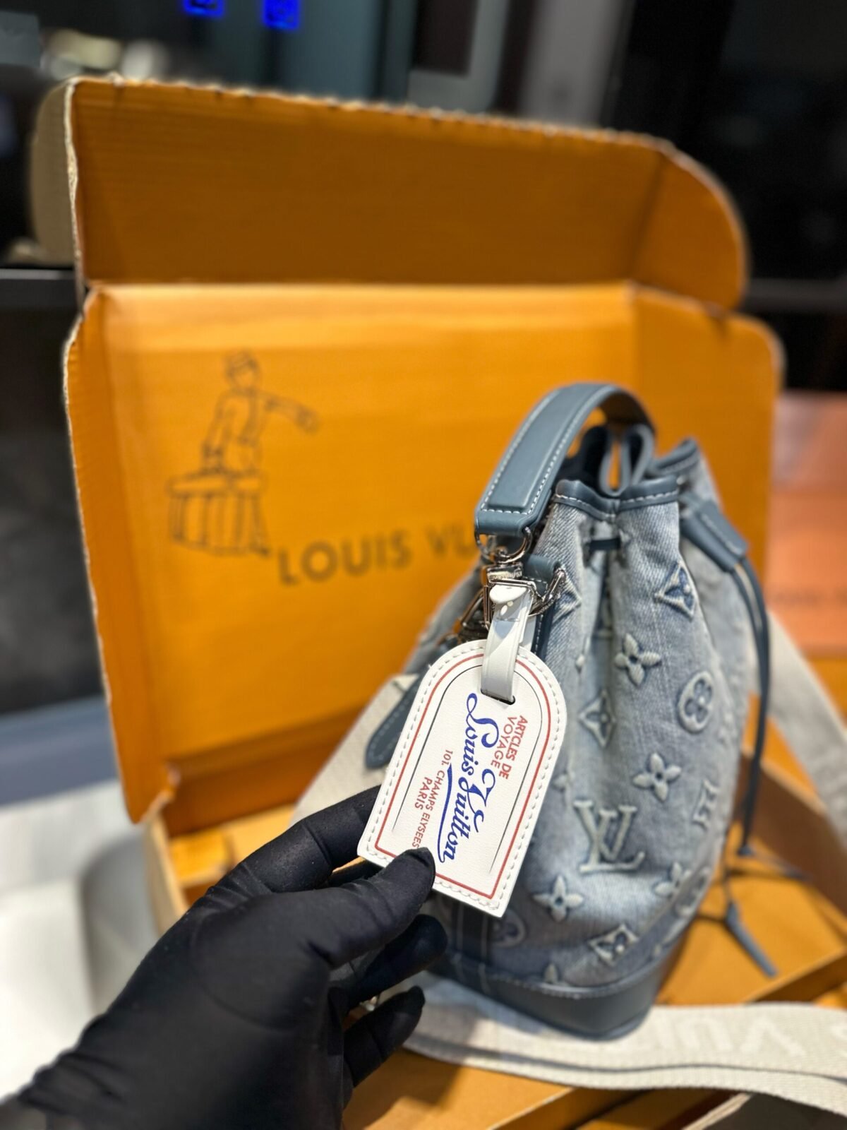 ⁦حقيبة دلو جينز من لويس فويتون⁩ - الصورة ⁦6⁩