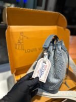 ⁦حقيبة دلو جينز من لويس فويتون⁩ - الصورة ⁦6⁩