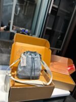 حقيبة دلو جينز من لويس فويتون