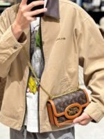 ⁦حقيبة كوتش هيرو ريترو بسلسلة⁩ - الصورة ⁦8⁩