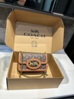 حقيبة كوتش هيرو ريترو بسلسلة