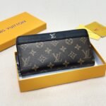 محفظة Louis Vuitton الفاخرة
