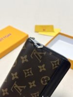 ⁦محفظة Louis Vuitton الفاخرة⁩ - الصورة ⁦5⁩