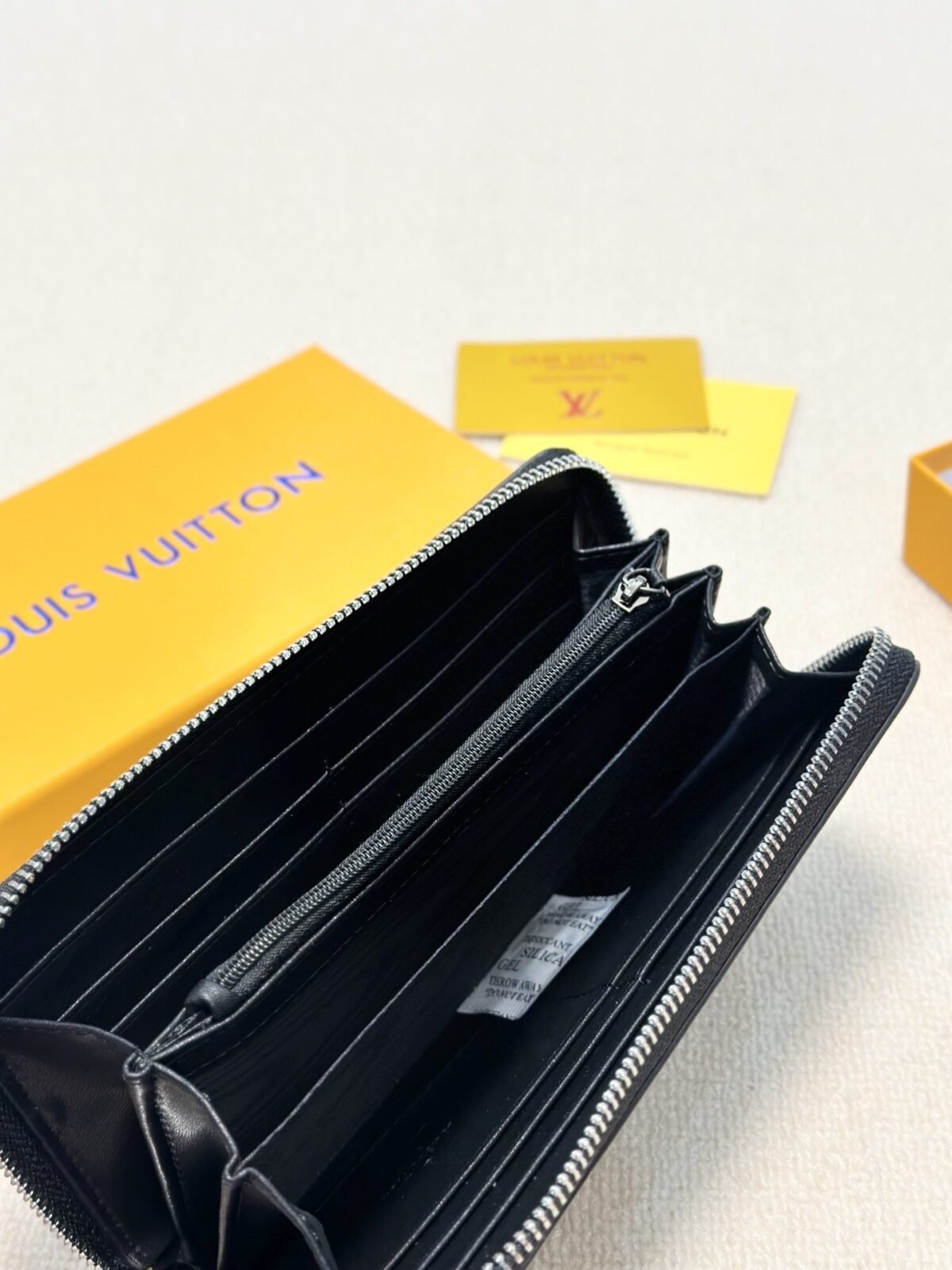 ⁦محفظة Louis Vuitton الفاخرة⁩ - الصورة ⁦8⁩