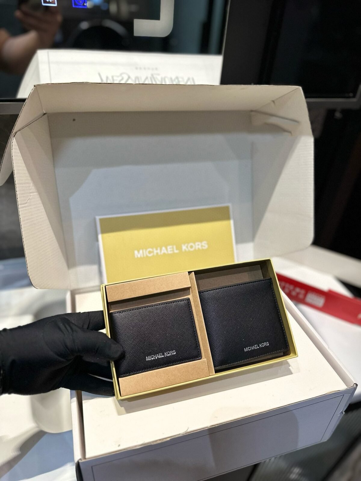 wsxc1746742447752_2 محفظة مايكل كورس الرجالية الجديدة - الصورة 1