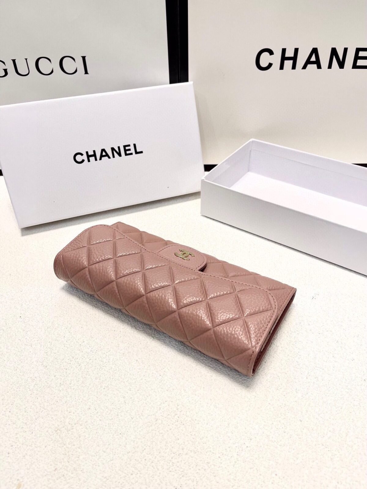 ⁦محفظة فاخرة من شانيل⁩ - الصورة ⁦3⁩