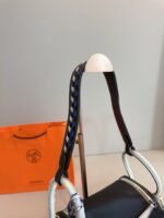 ⁦حقيبة هيرميس ليندي السوداء⁩ - الصورة ⁦4⁩