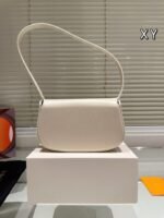 ⁦حقيبة كتف جلدية صغيرة VOLTAIRE للنساء من YSL/Saint Laurent⁩ - الصورة ⁦2⁩