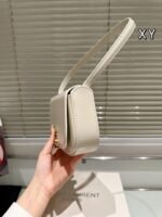 ⁦حقيبة كتف جلدية صغيرة VOLTAIRE للنساء من YSL/Saint Laurent⁩ - الصورة ⁦5⁩