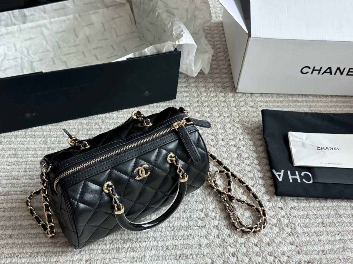 ⁦حقيبة Chanel  bowling أنيقة وجميلة⁩ - الصورة ⁦4⁩