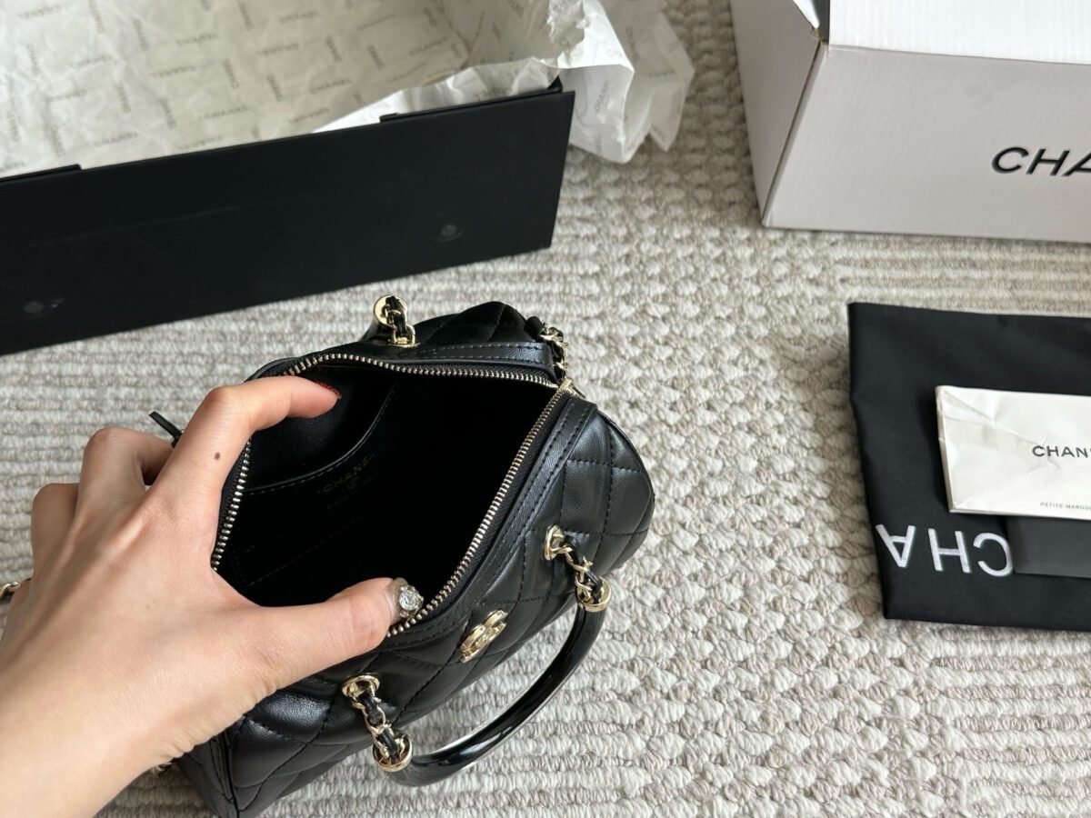 ⁦حقيبة Chanel  bowling أنيقة وجميلة⁩ - الصورة ⁦8⁩