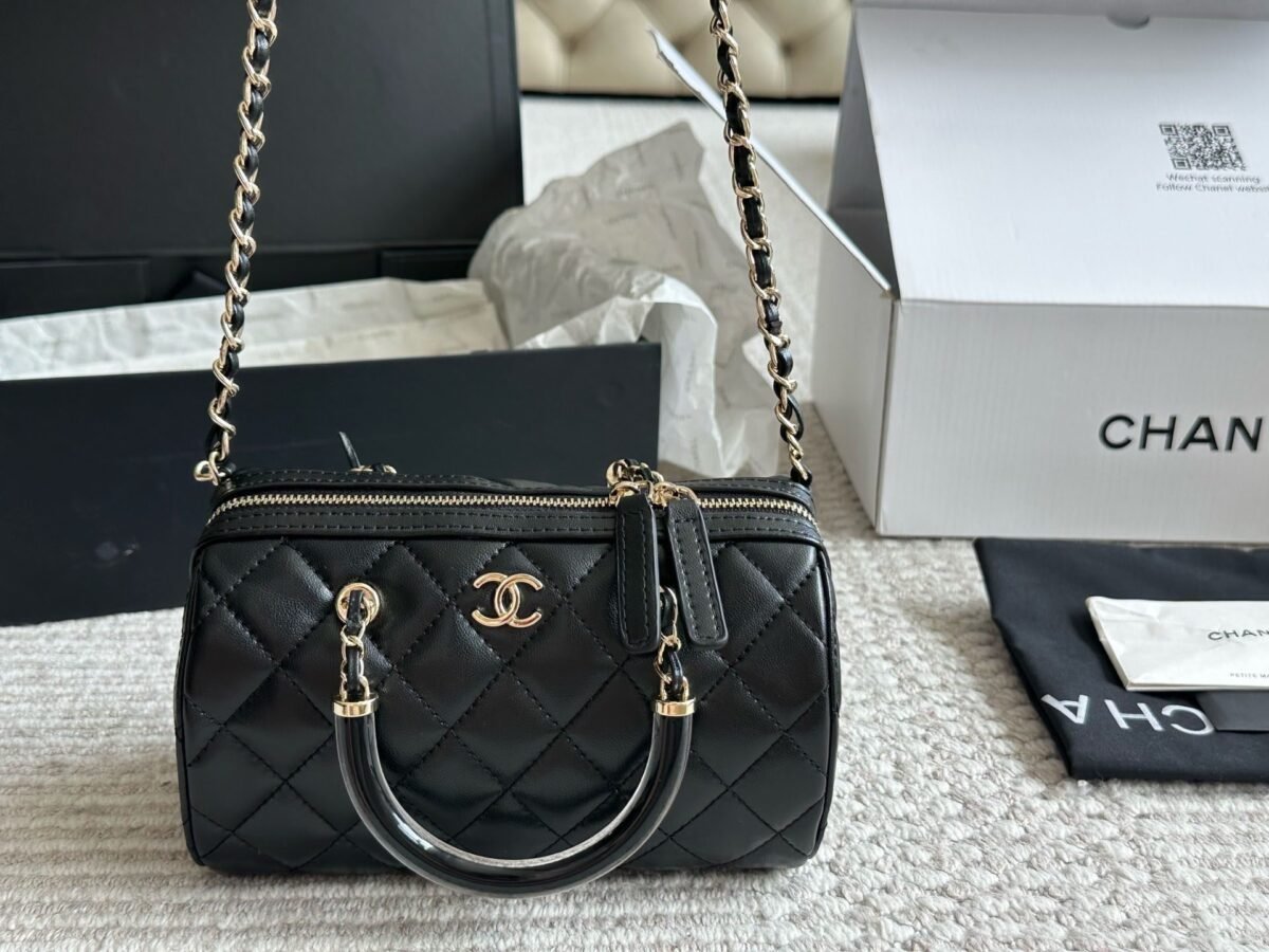 ⁦حقيبة Chanel  bowling أنيقة وجميلة⁩ - الصورة ⁦9⁩