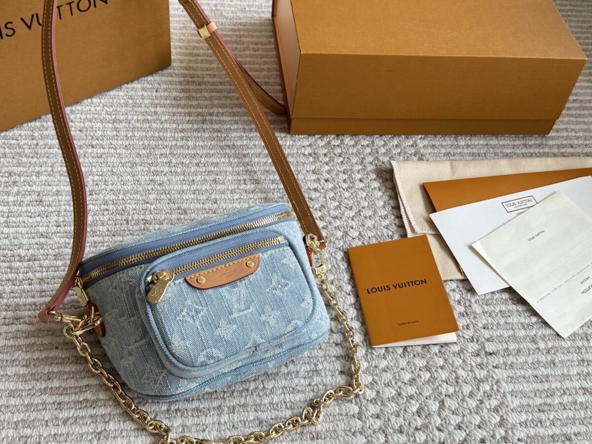 ⁦حقيبة خصر صغيرة من قماش الدنيم من لويس فيتون⁩ - الصورة ⁦7⁩
