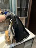 ⁦حقيبة تسوق شانيل الجديدة⁩ - الصورة ⁦6⁩