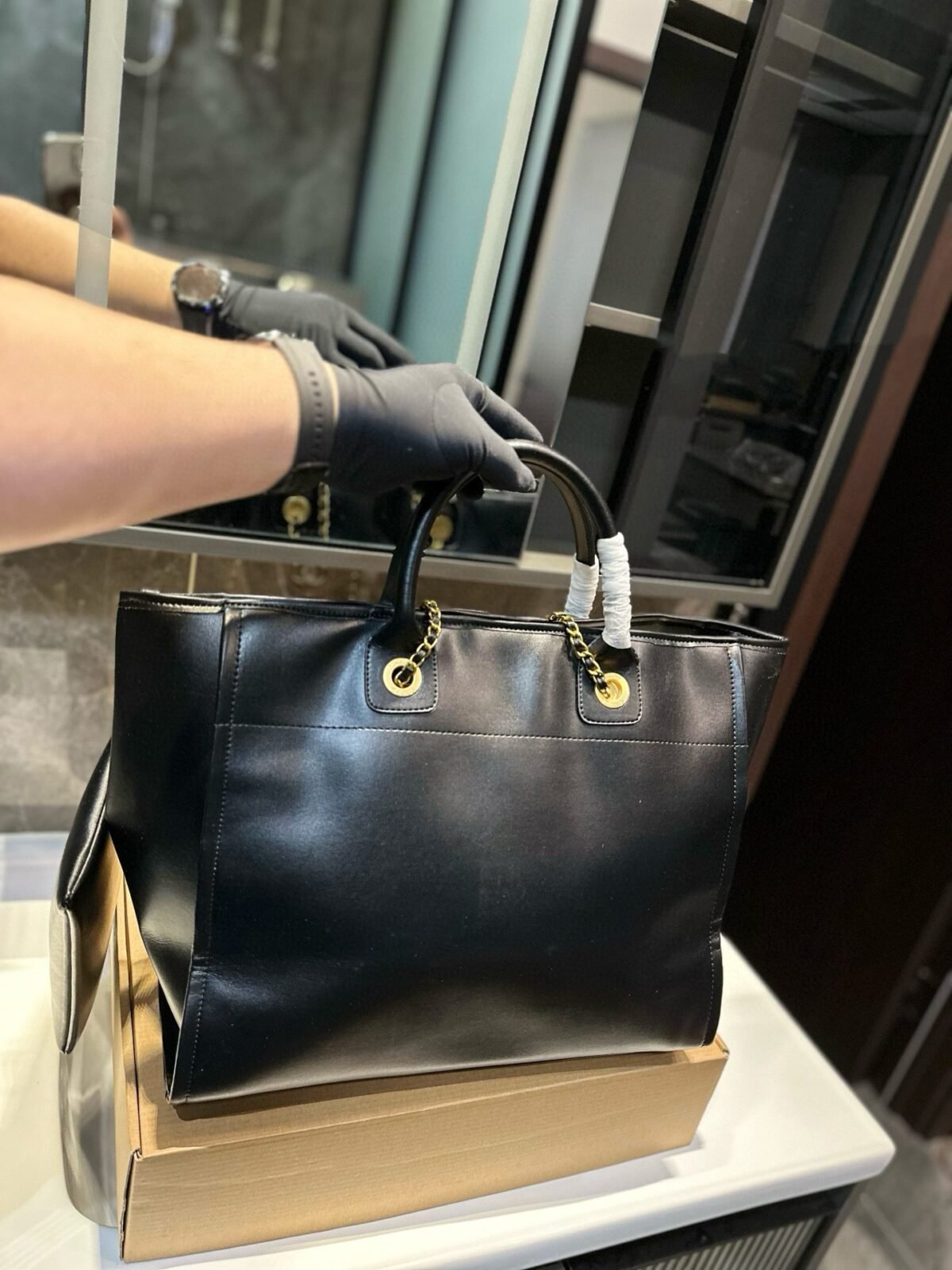 ⁦حقيبة تسوق شانيل الجديدة⁩ - الصورة ⁦3⁩