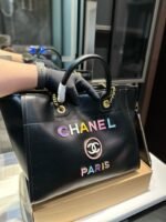 ⁦حقيبة تسوق شانيل الجديدة⁩ - الصورة ⁦2⁩