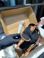 ⁦حقيبة ظهر ميو ميو الجديدة⁩ - الصورة ⁦5⁩