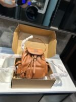 حقيبة ظهر ميو ميو الجديدة، ٢٧ × ٣١ سم