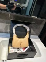 حقيبة هوبو من YSL