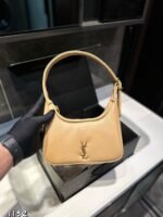 ⁦حقيبة هوبو من YSL⁩ - الصورة ⁦2⁩