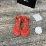 ⁦صندل شانيل الكلاسيكي بسلسلة⁩ - الصورة ⁦2⁩