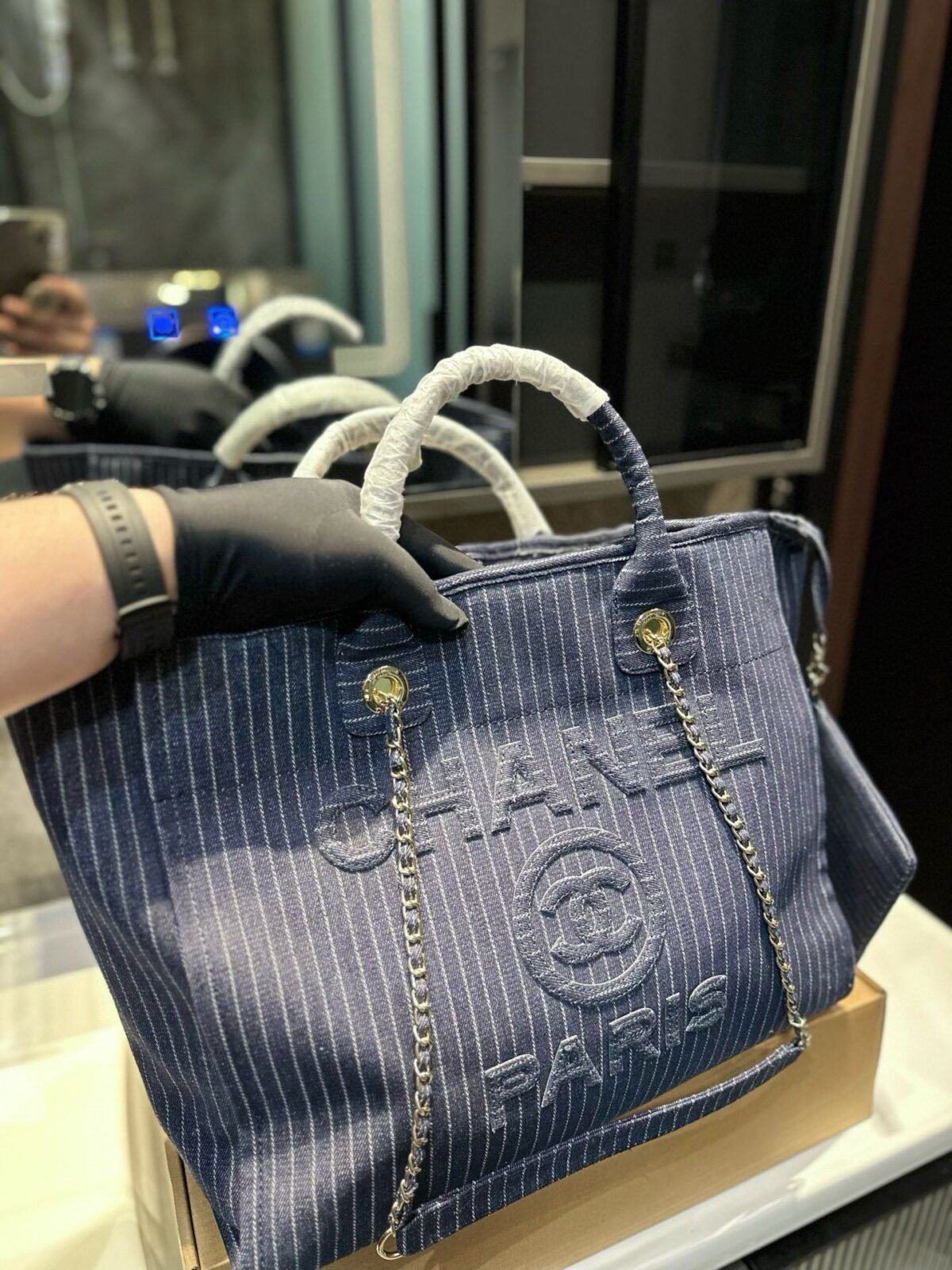 ⁦حقيبة شاطئ شانيل⁩ - الصورة ⁦3⁩