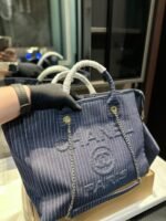 ⁦حقيبة شاطئ شانيل⁩ - الصورة ⁦3⁩