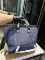 ⁦حقيبة شاطئ شانيل⁩ - الصورة ⁦4⁩