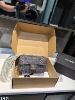 حقيبة شانيل الماسية CF جميلة جدًا.