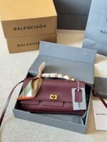 حقيبة كلاتش بيلير من بالنسياغا