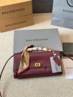 ⁦حقيبة كلاتش بيلير من بالنسياغا⁩ - الصورة ⁦3⁩